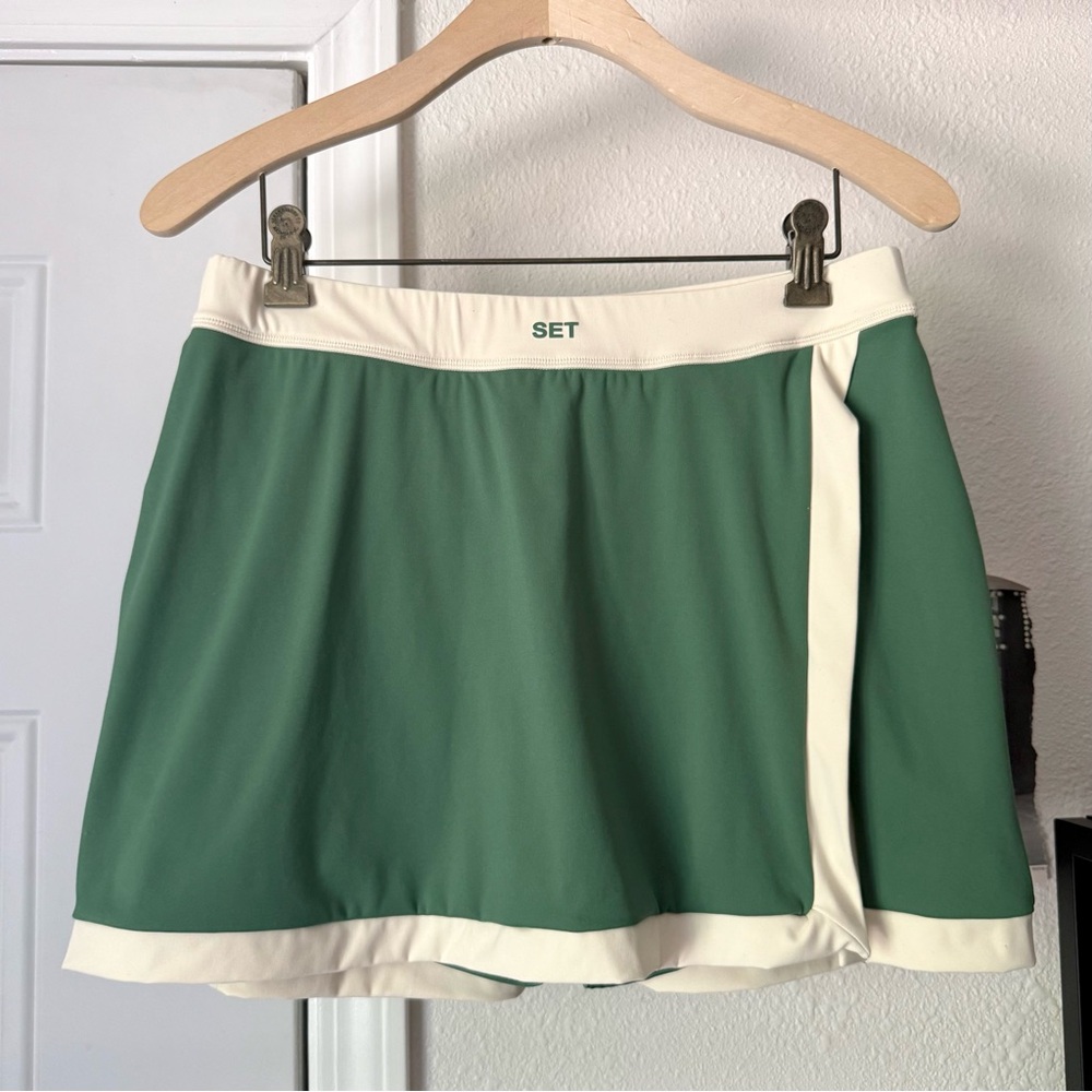SET Active Green and Cream Women's Skort